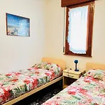 Flat With Sunny Balcony شقة